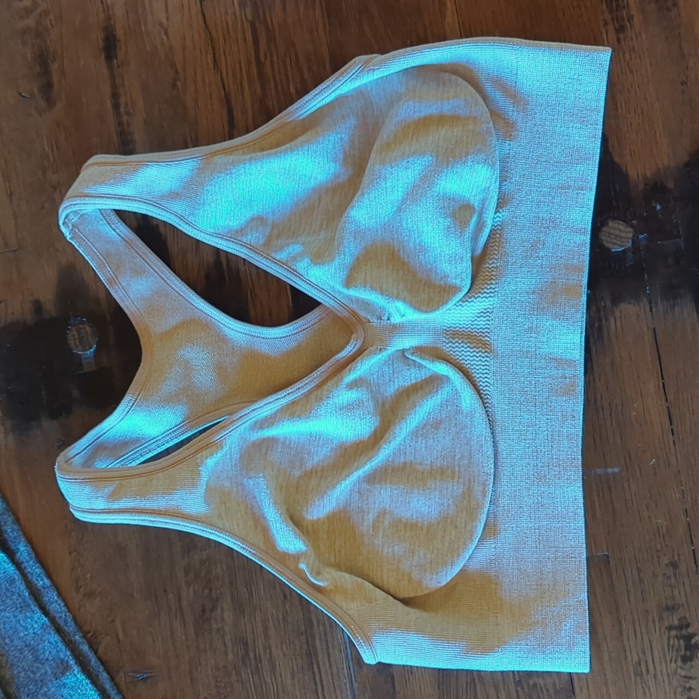 Pair of Hanes Cozy Racerback Sports/T-shirt Bras. Sz L - Picture 3 of 7